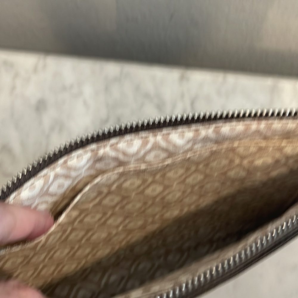 Brighton clutch with crossbody strap - Picture 3 of 6